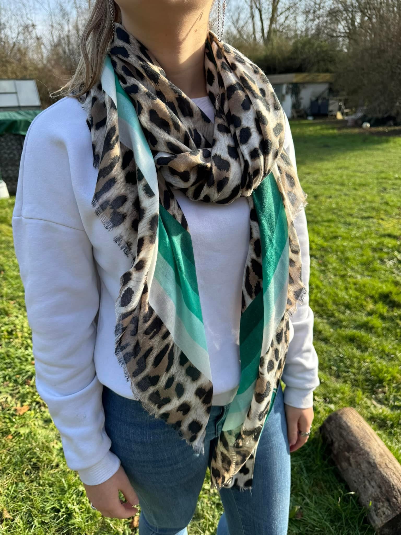 Foulard léopards bleu ou jaune