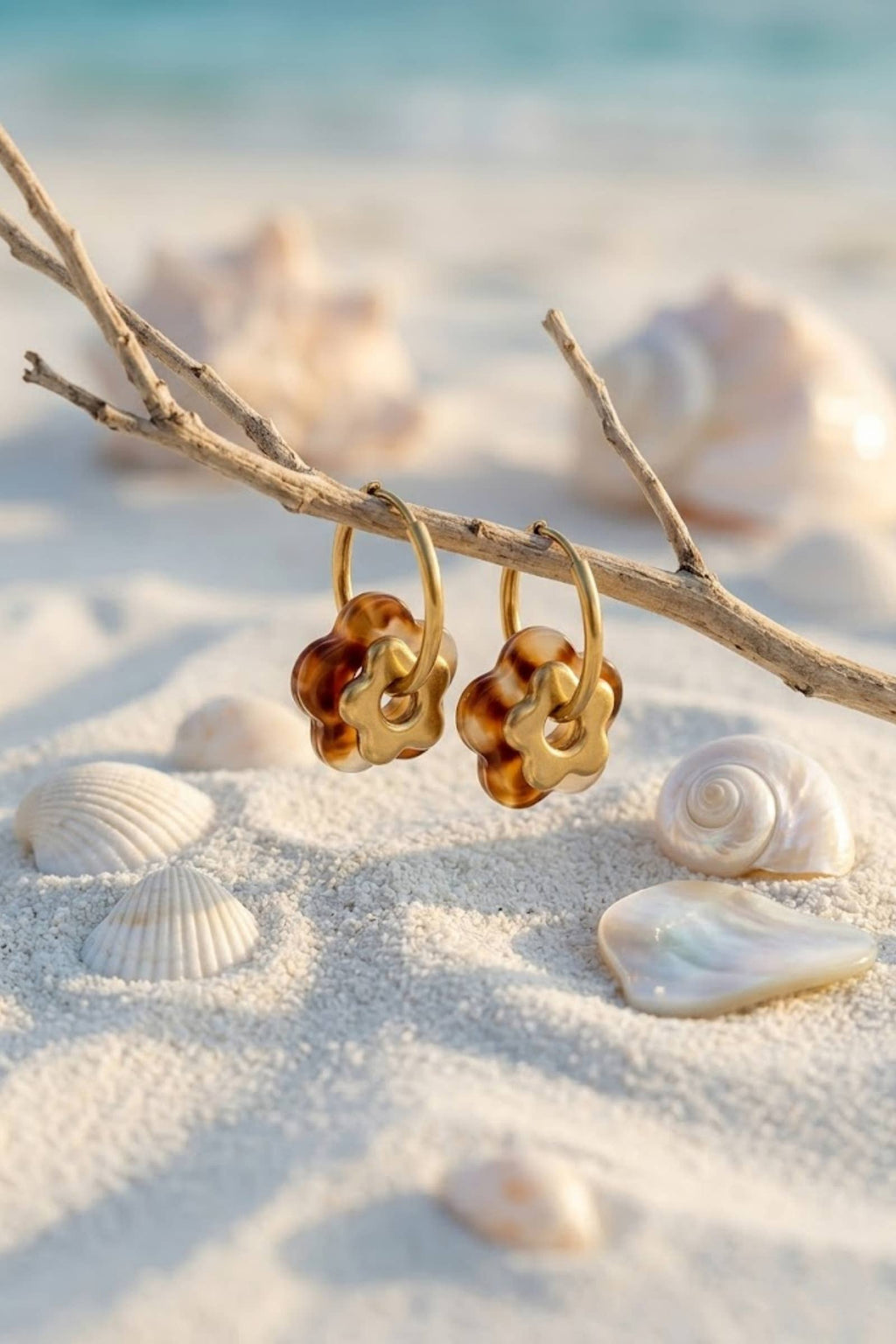 Boucles d’Oreilles Fleur Résine – Acier Inoxydable Doré