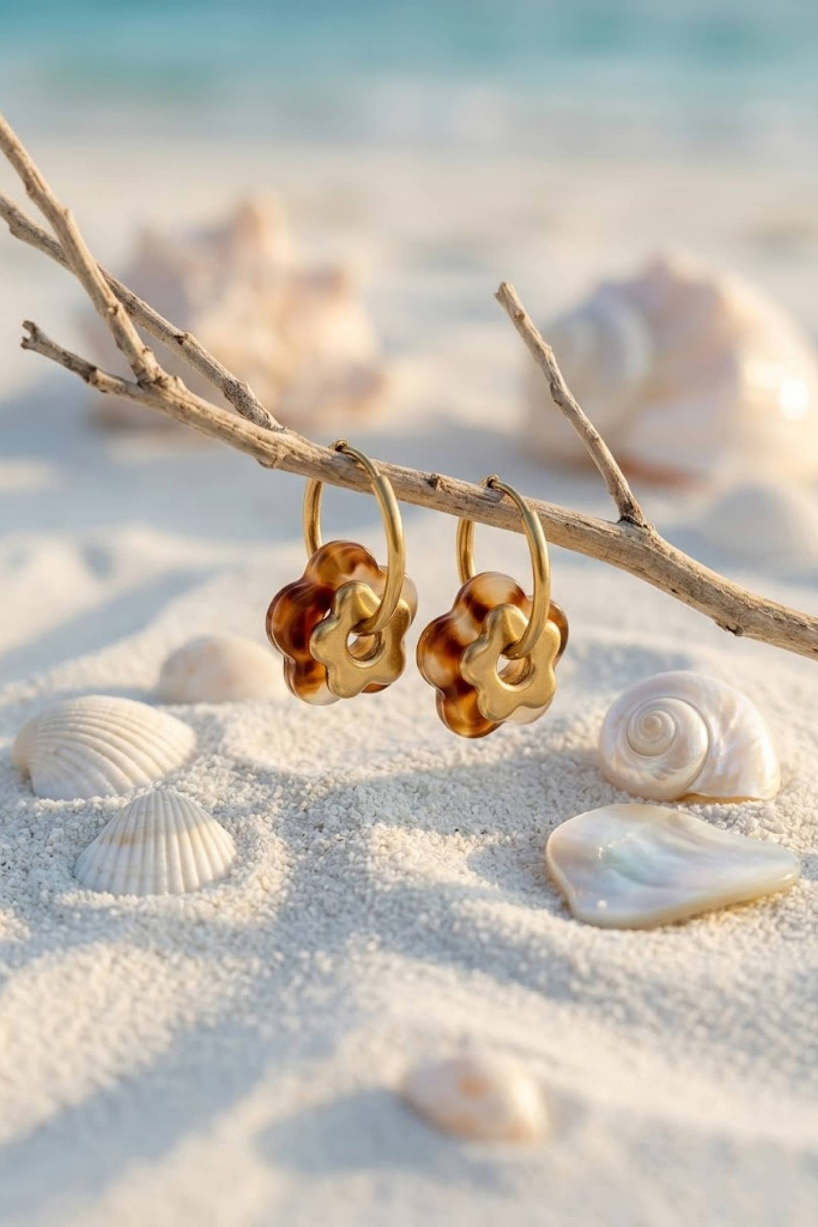Boucles d’Oreilles Fleur Résine – Acier Inoxydable Doré