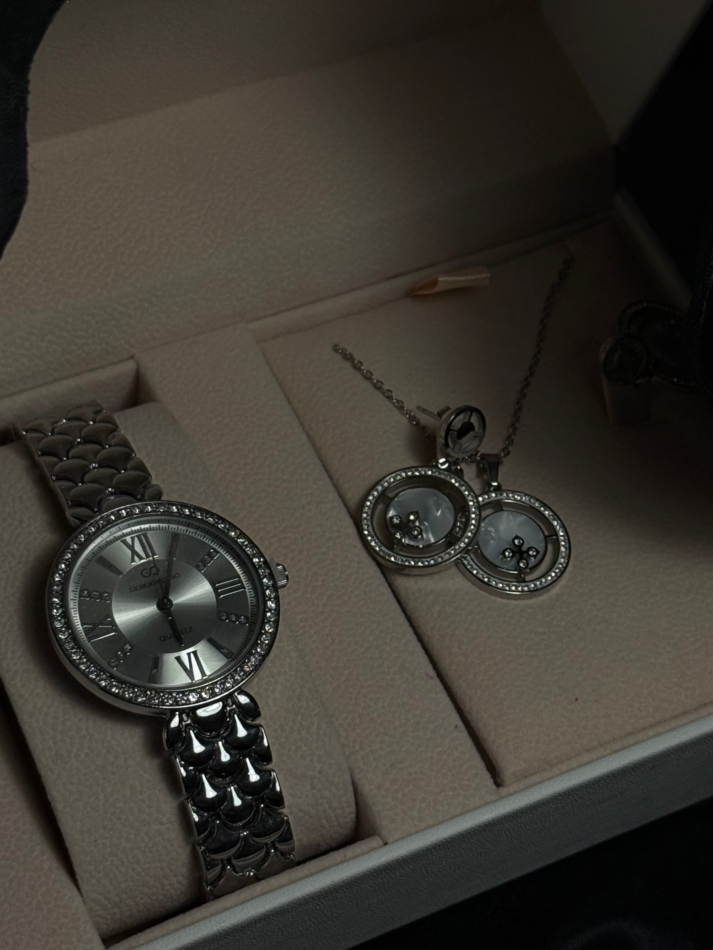 Parure montre - collier - boucle d’oreille