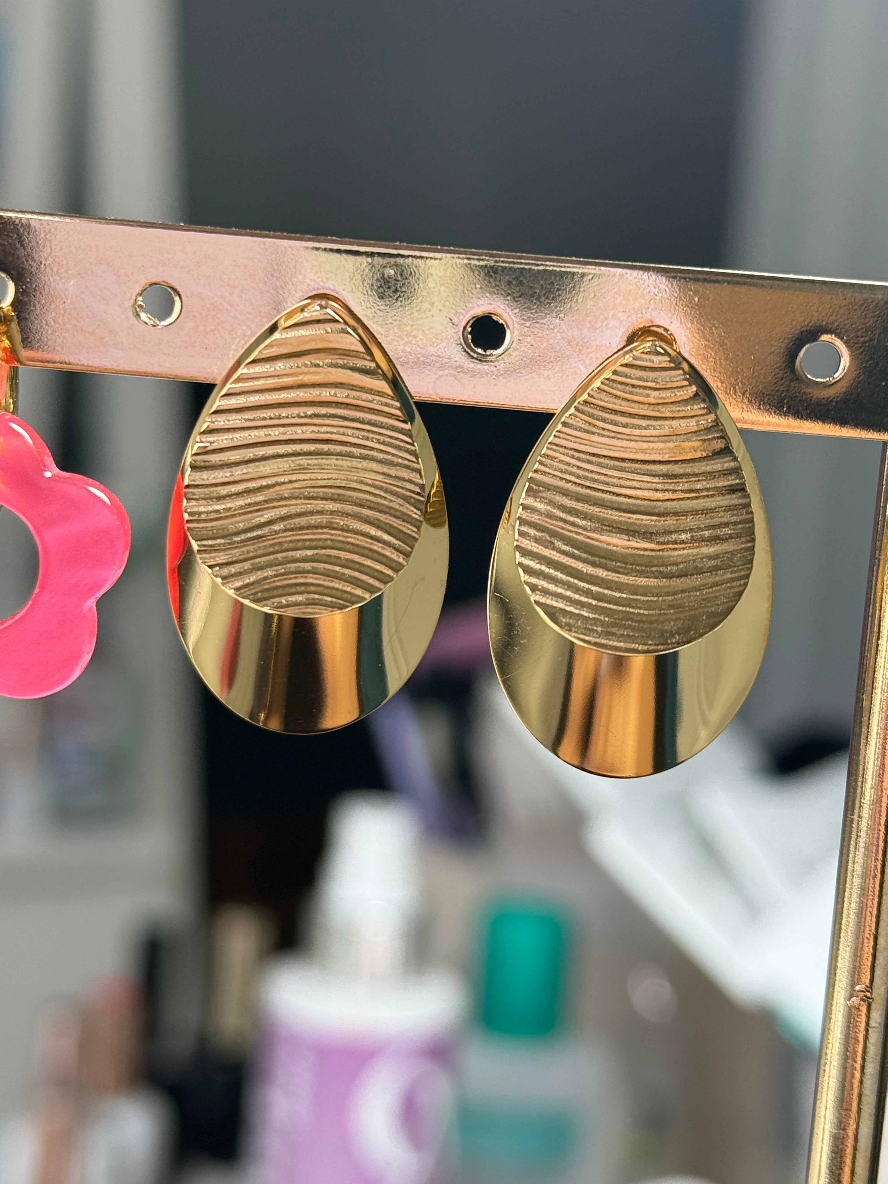 Boucle d’oreille rose et or en acier 🩷