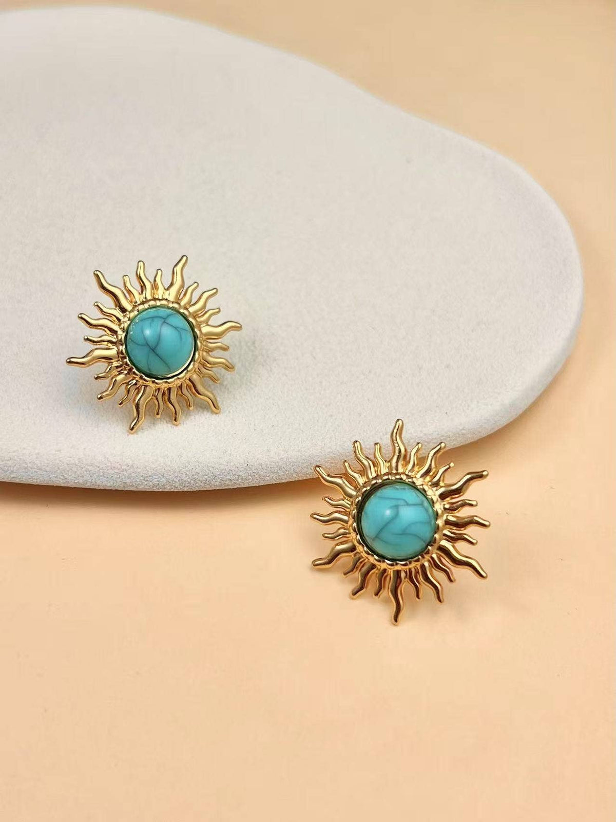 Boucles d’oreilles Soleil avec Pierre Turquoise Éclatante