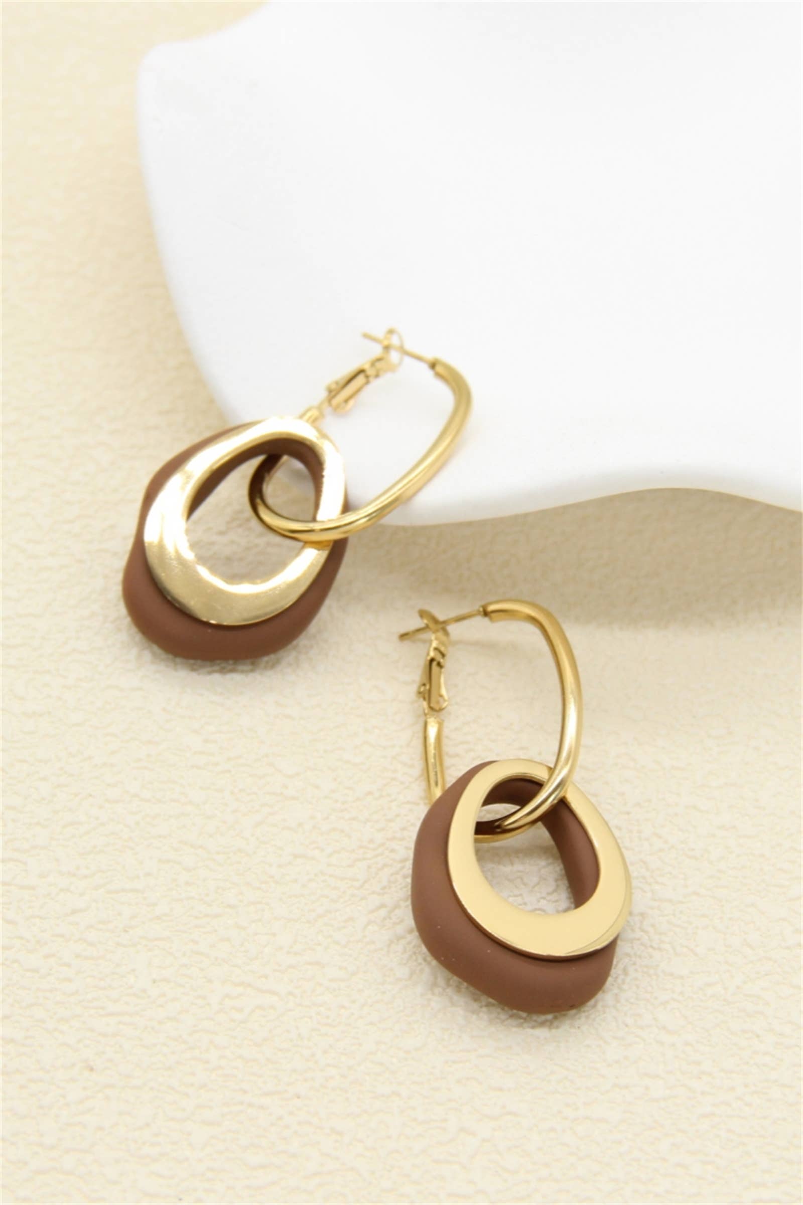 Boucles d’oreilles design anneaux bruns – acier inoxydable