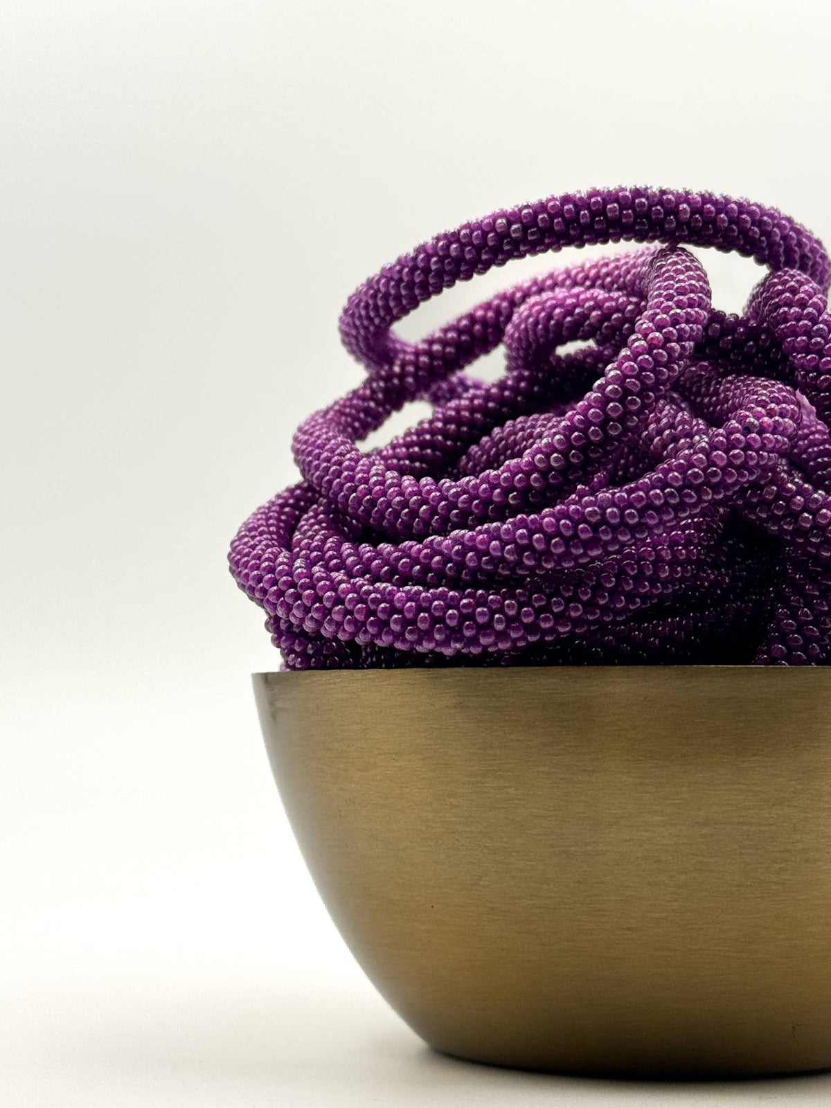 Bracelet népalais perles violettes V11