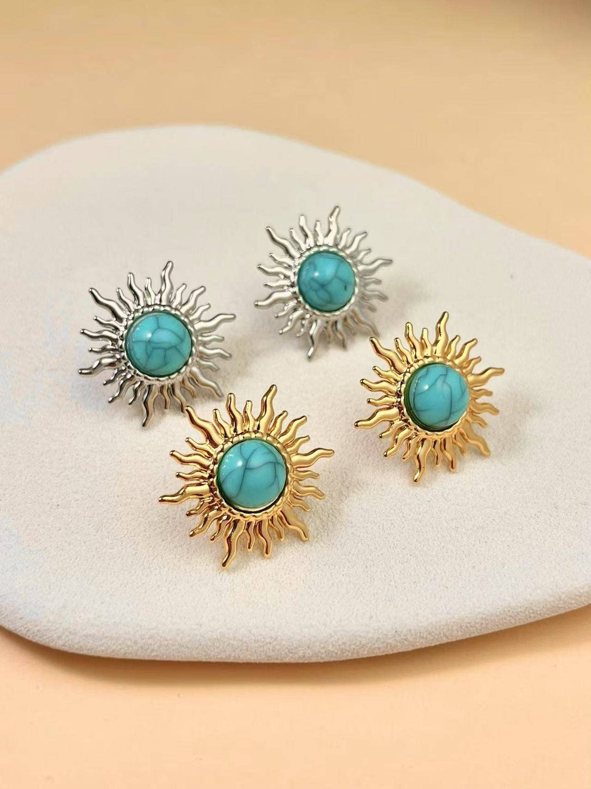Boucles d’oreilles Soleil avec Pierre Turquoise Éclatante