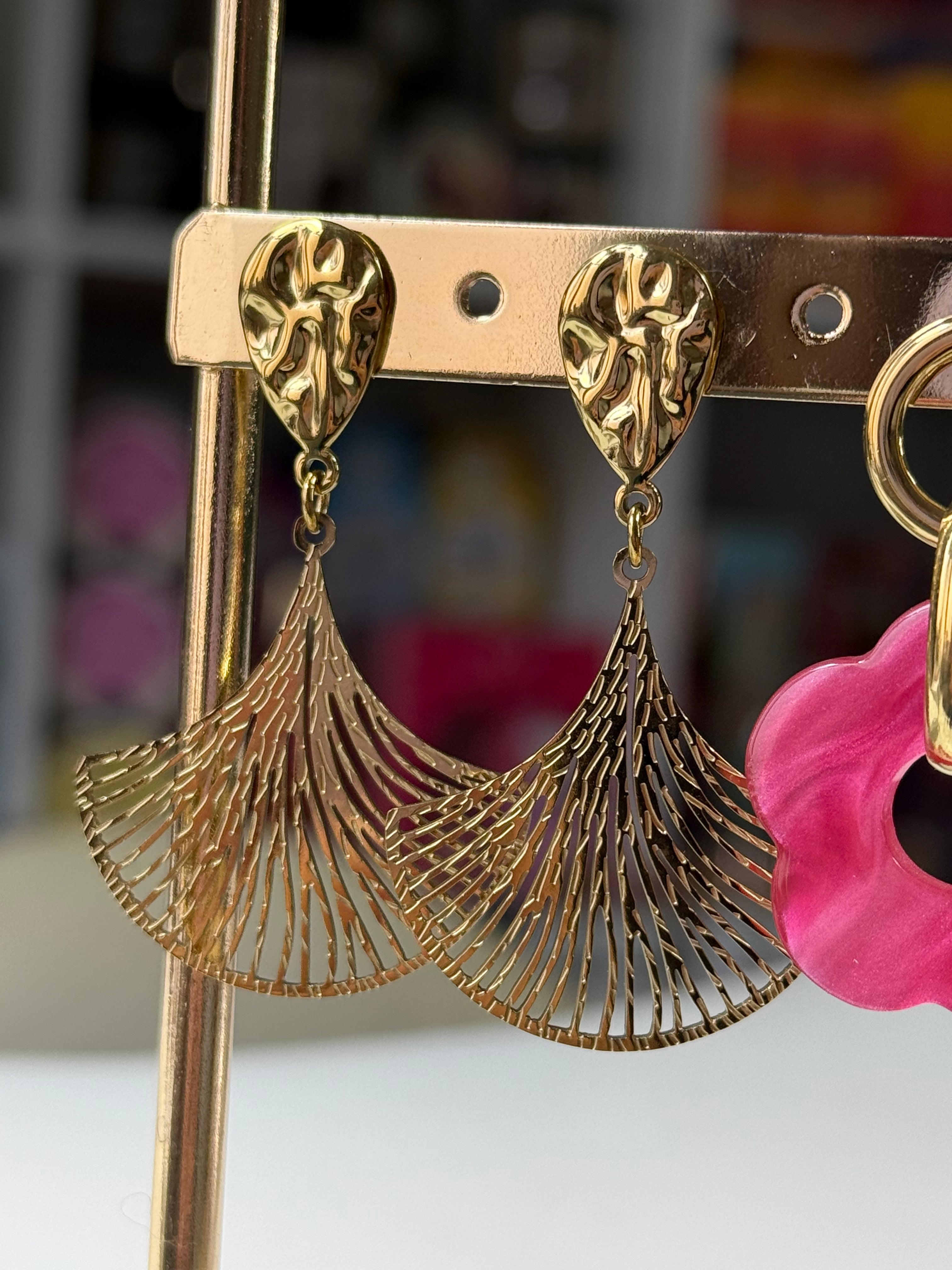 Boucle d’oreille rose et or en acier 🩷