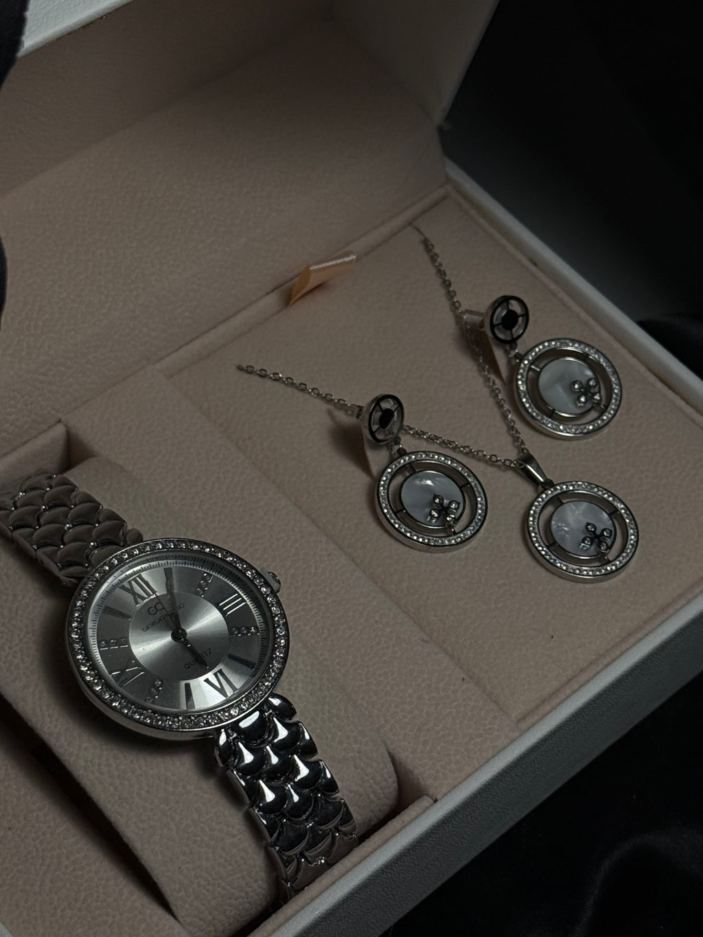 Parure montre - collier - boucle d’oreille