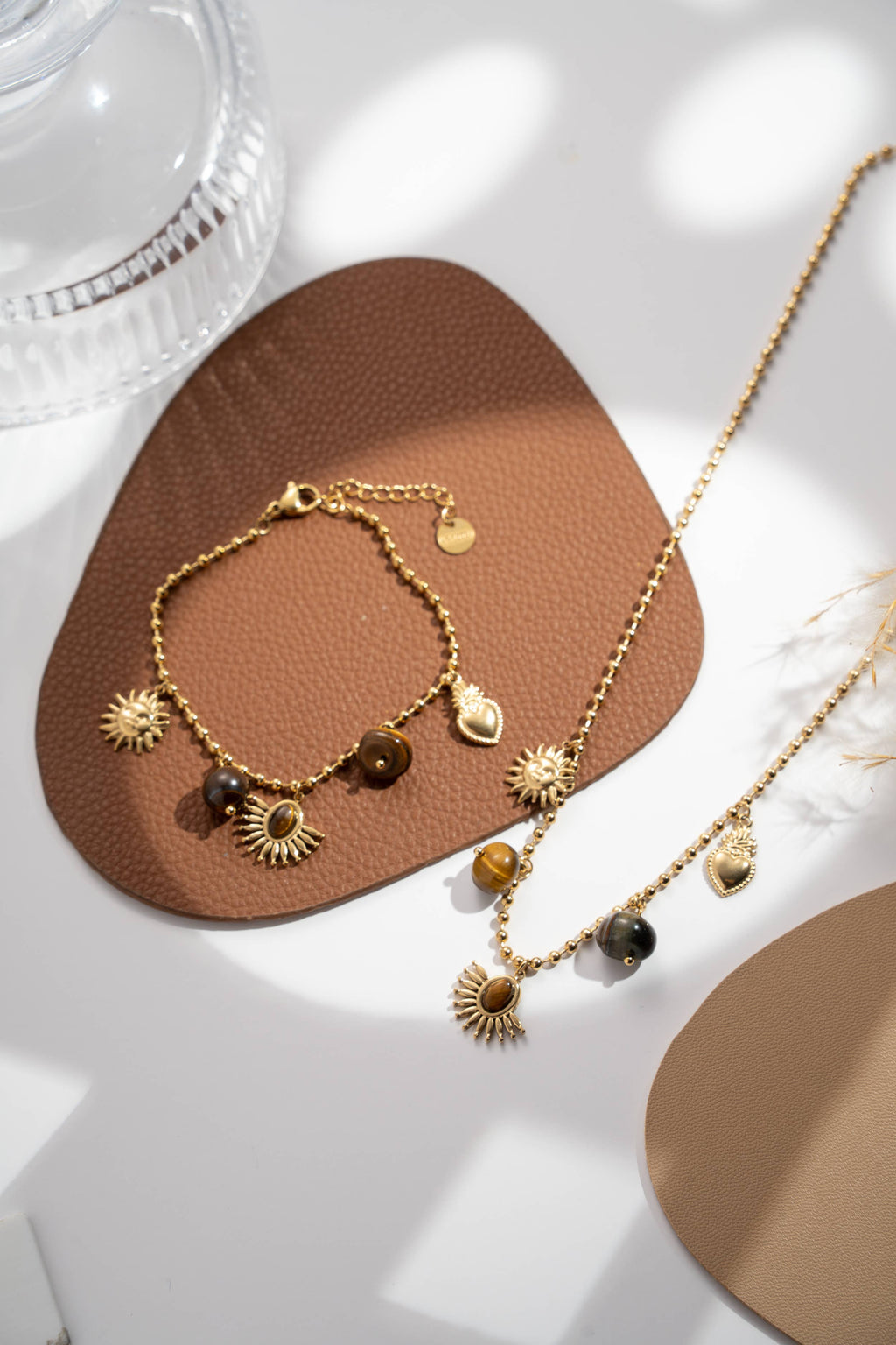 Collier doré solaire ambre tigre éclat chaud cœur lumineux