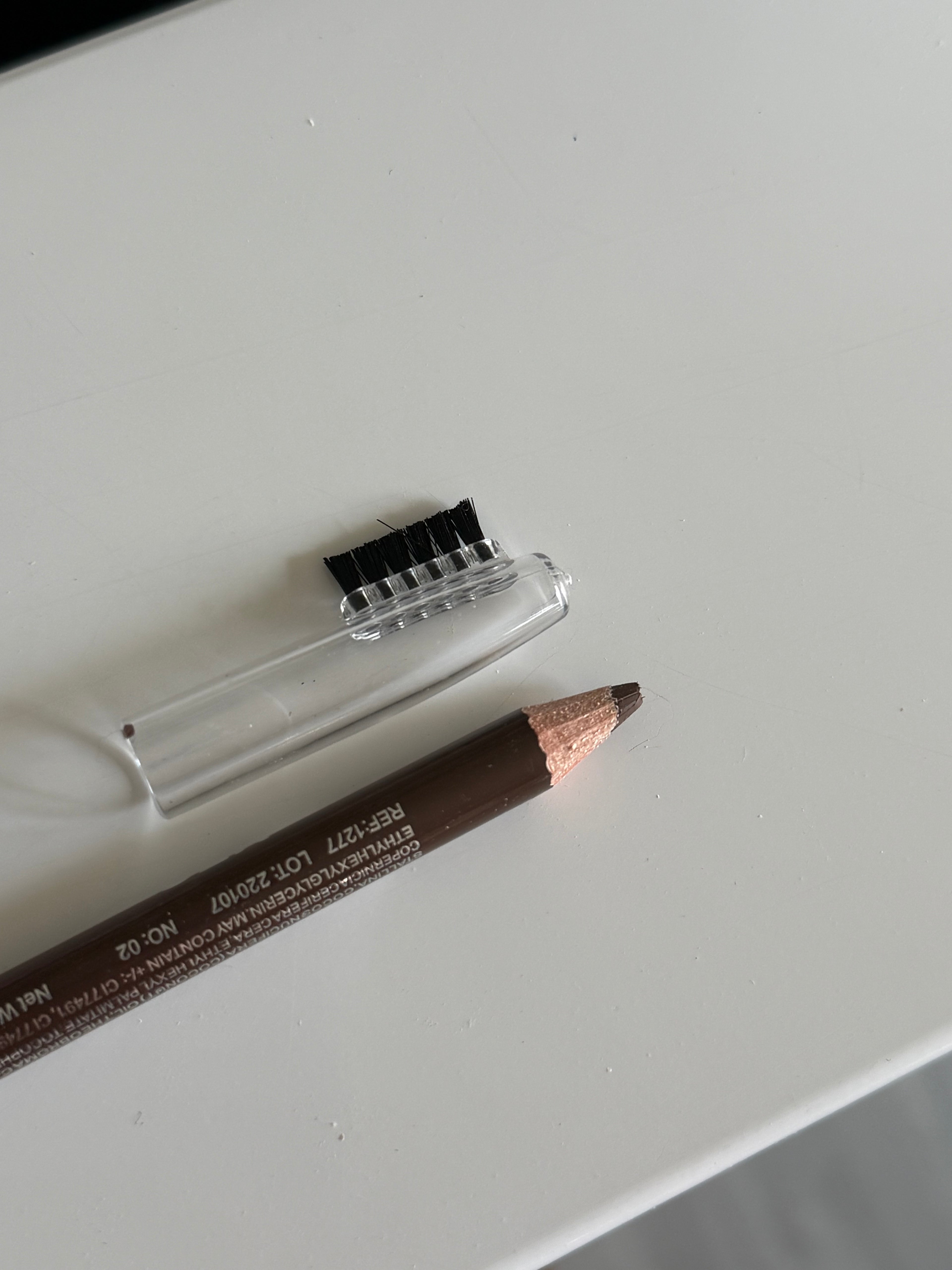 Crayon pour les sourcils & les yeux