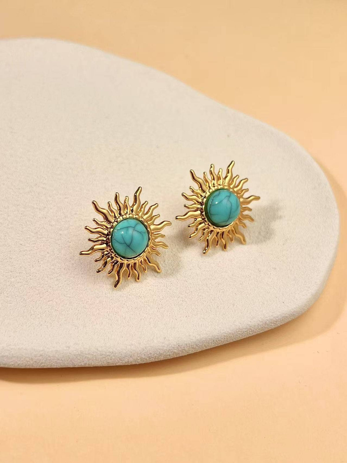 Boucles d’oreilles Soleil avec Pierre Turquoise Éclatante
