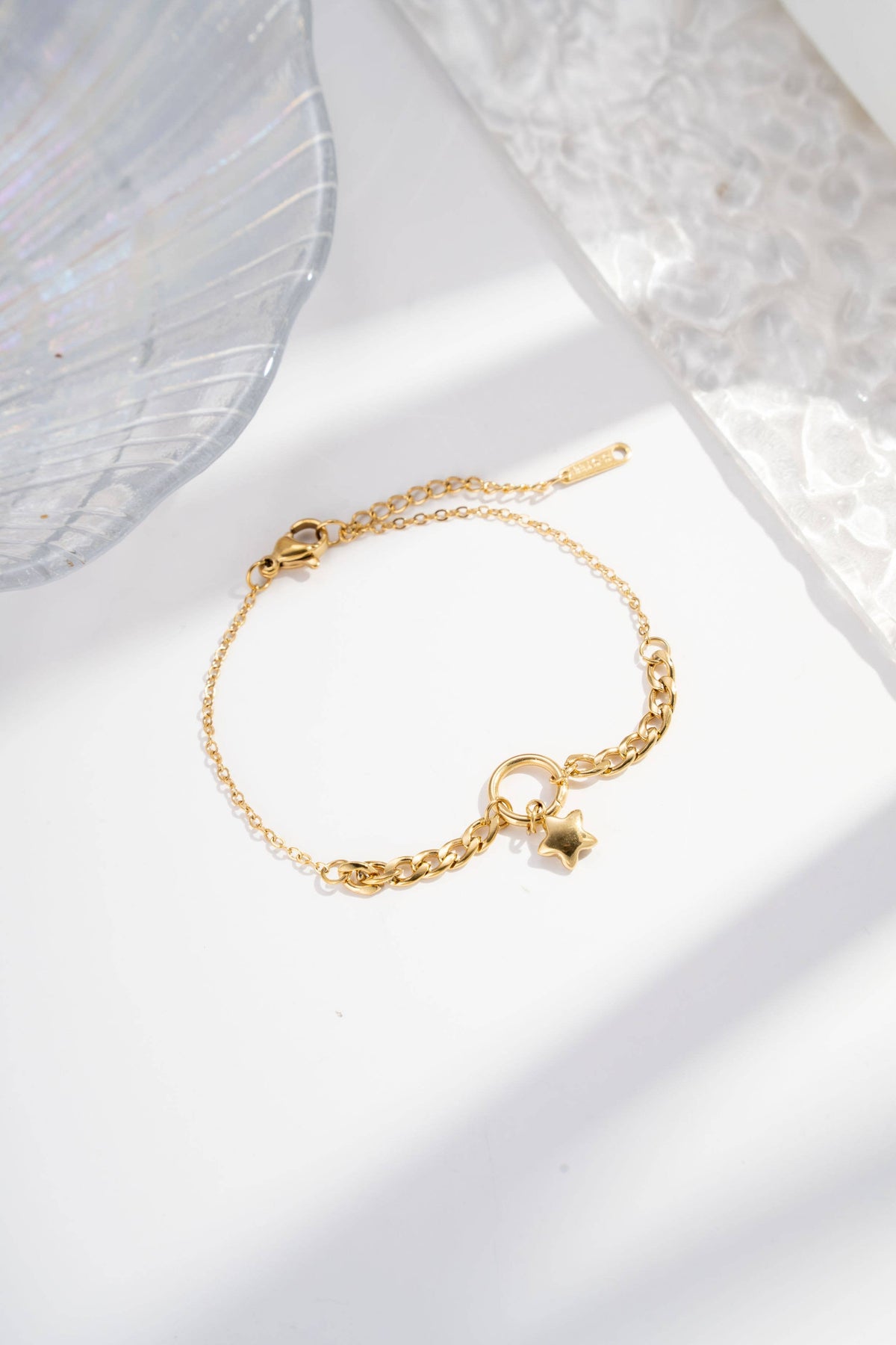 Bracelet raffiné maille délicate breloque étoile acier