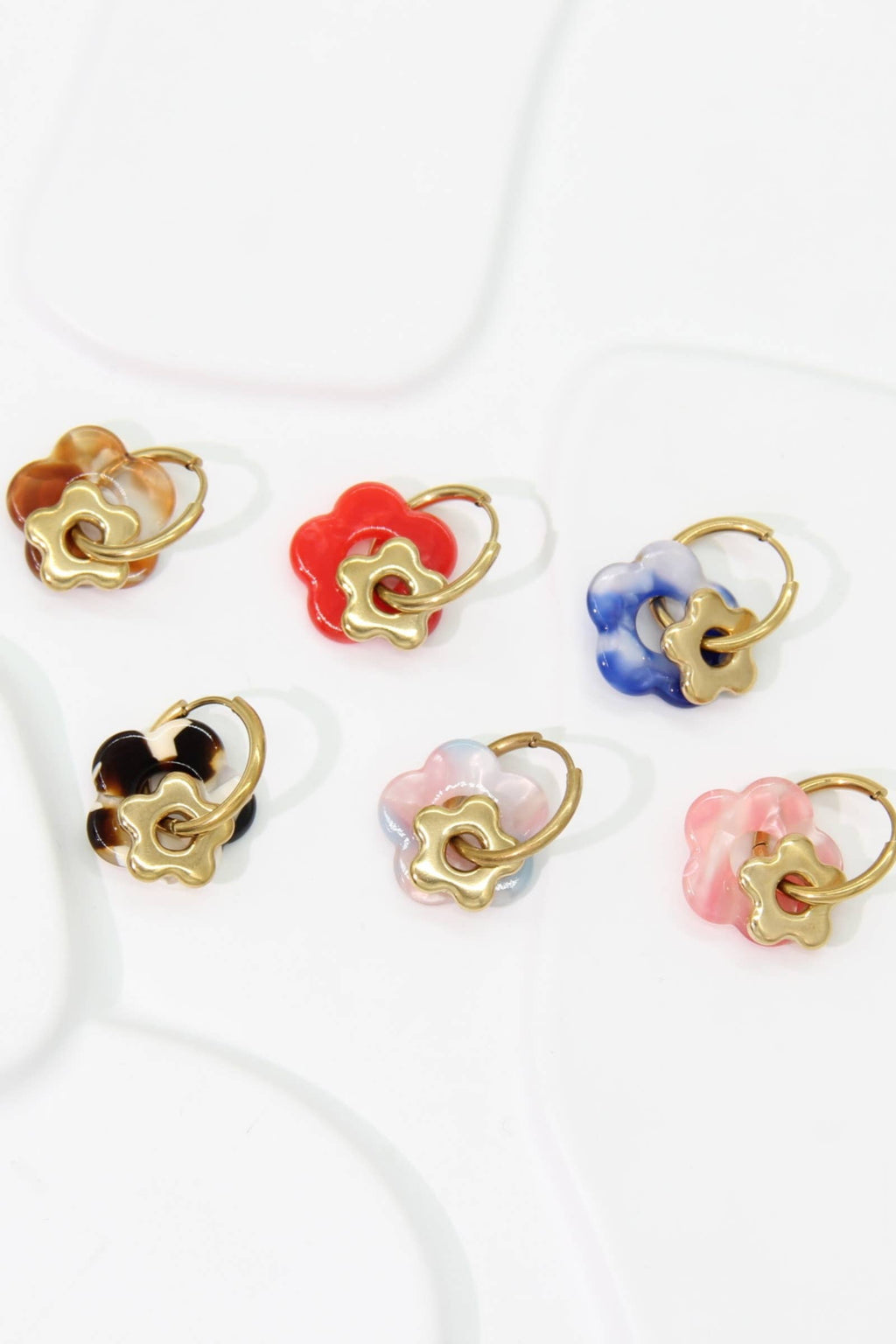 Boucles d’Oreilles Fleur Résine – Acier Inoxydable Doré
