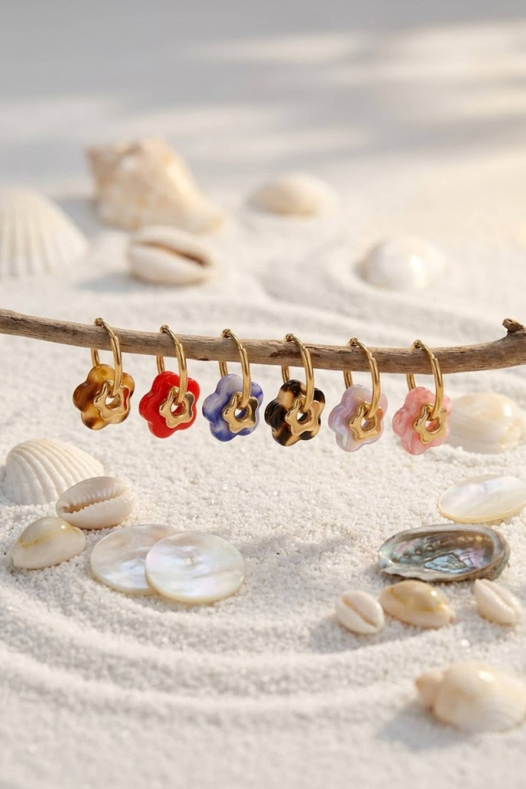 Boucles d’Oreilles Fleur Résine – Acier Inoxydable Doré