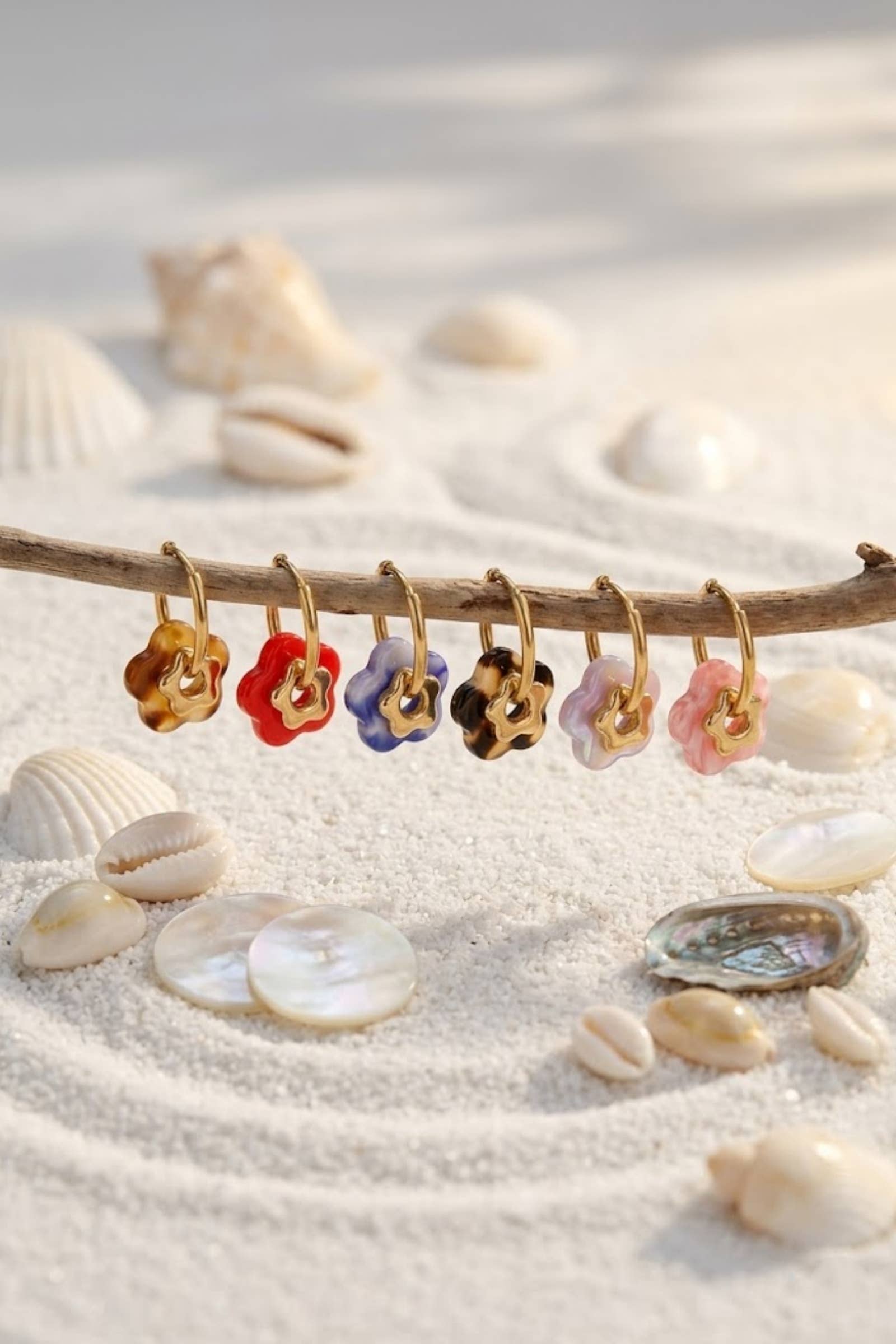 Boucles d’Oreilles Fleur Résine – Acier Inoxydable Doré