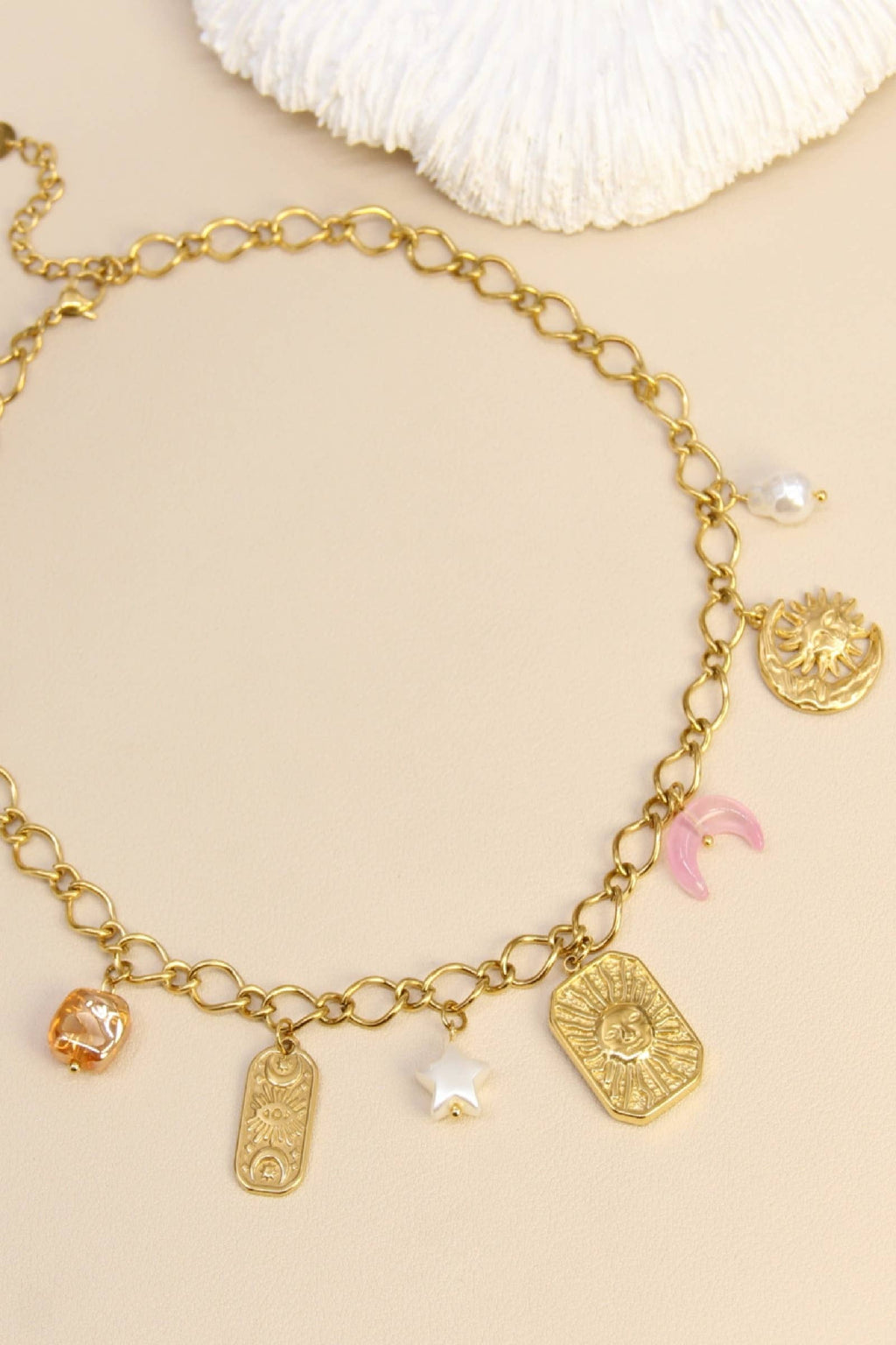 Collier Médaillon Soleil Avec Breloques Astrales En Acier