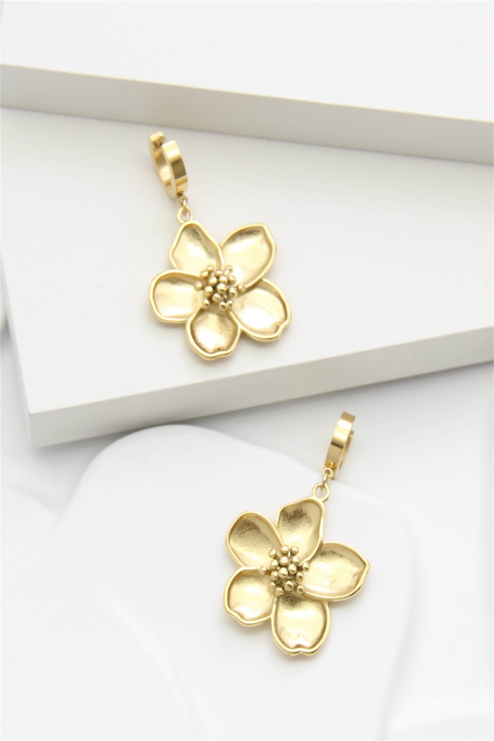 Boucles d’Oreilles Fleur en Acier Inoxydable Doré