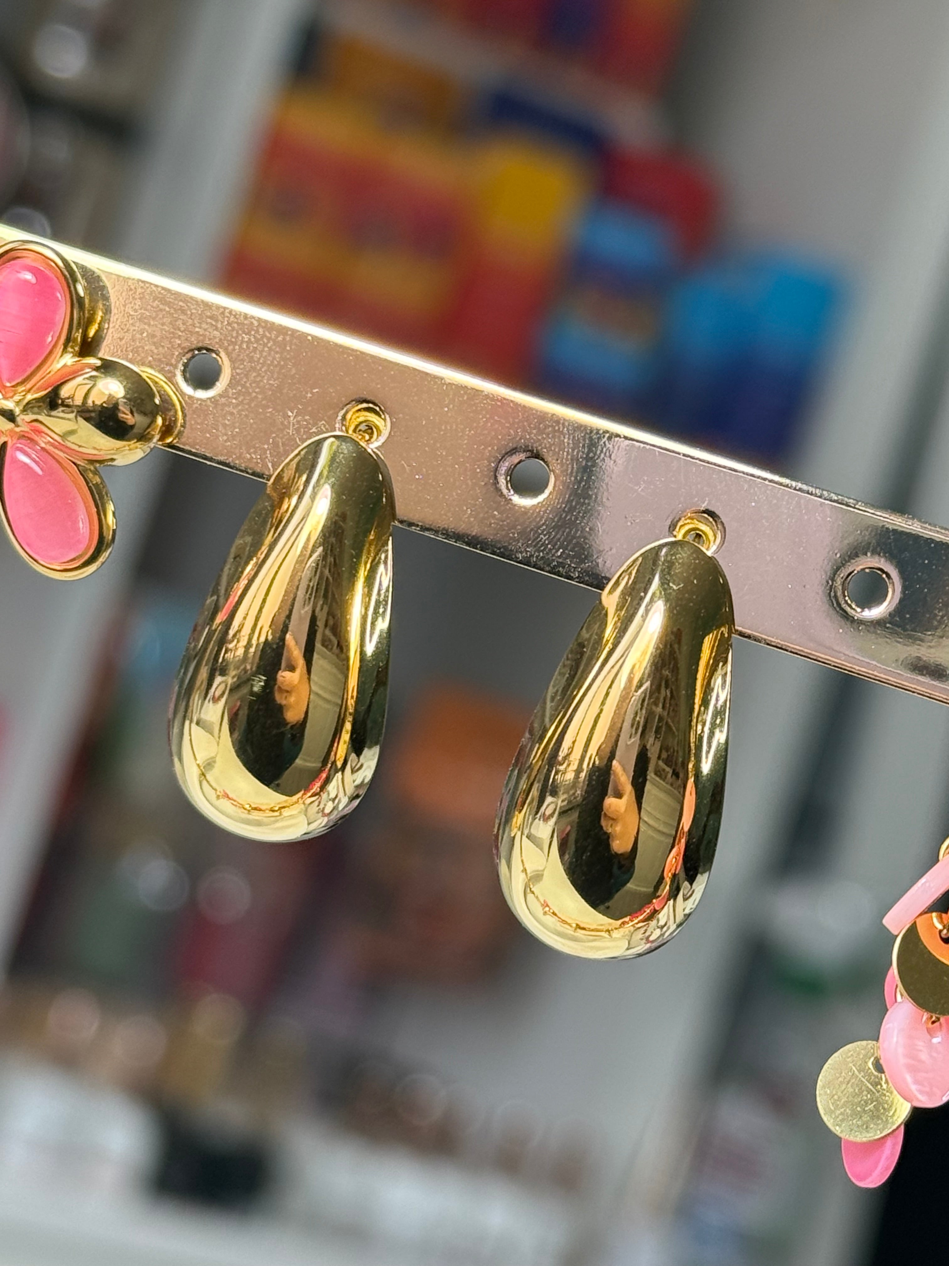 Boucle d’oreille rose et or en acier 🩷