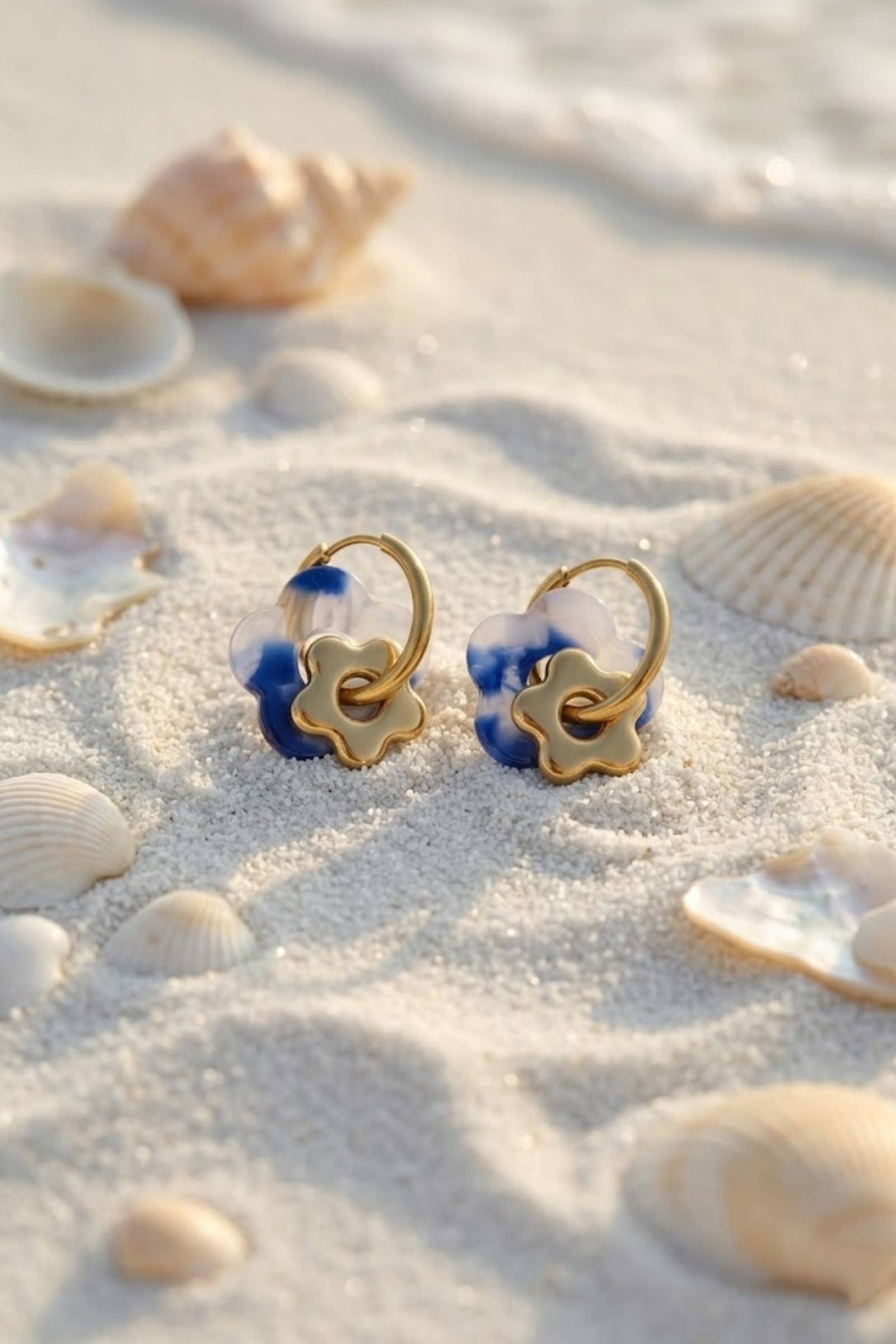Boucles d’Oreilles Fleur Résine – Acier Inoxydable Doré