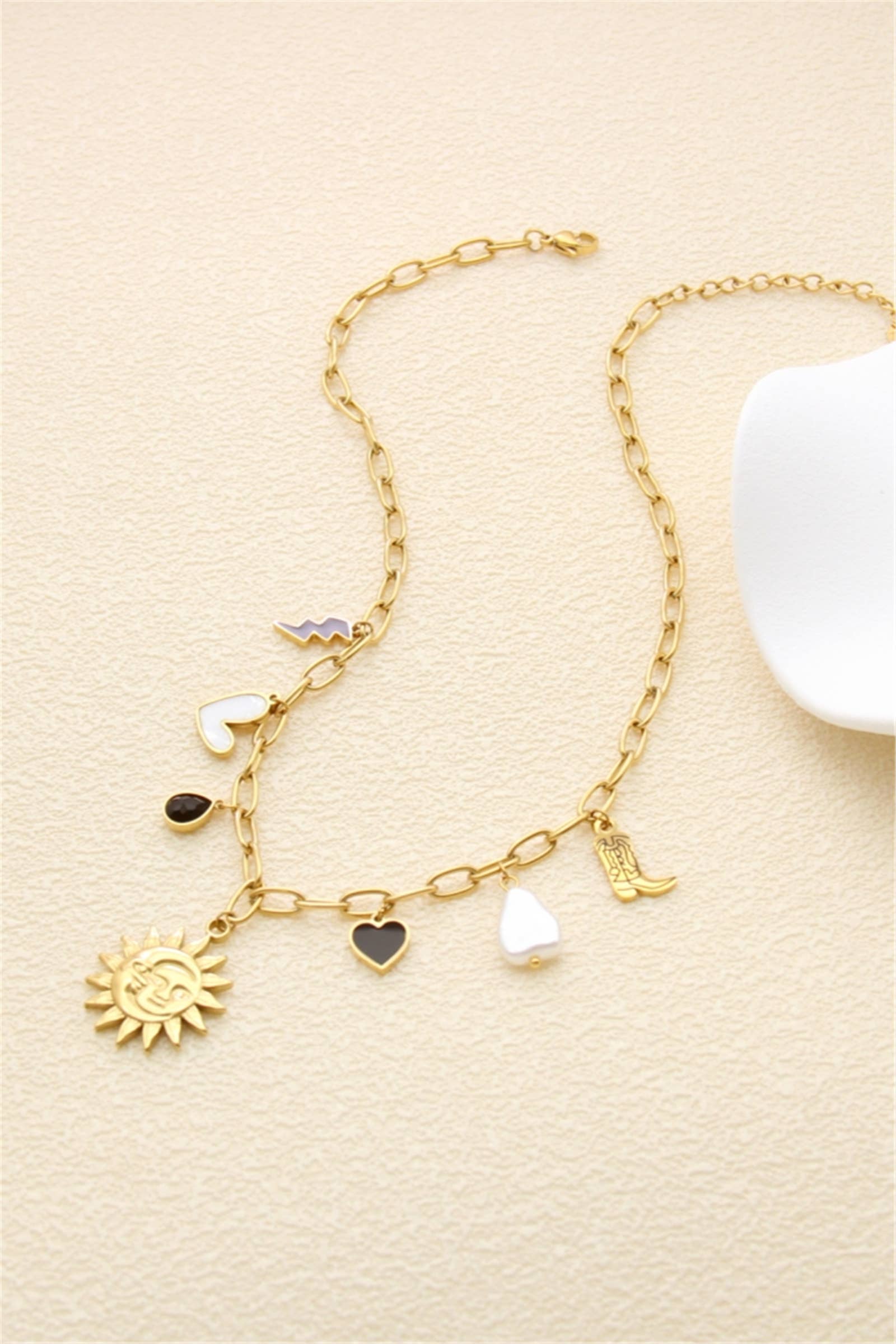 Collier Charms Soleil & Cœurs – Acier Inoxydable Doré Z2