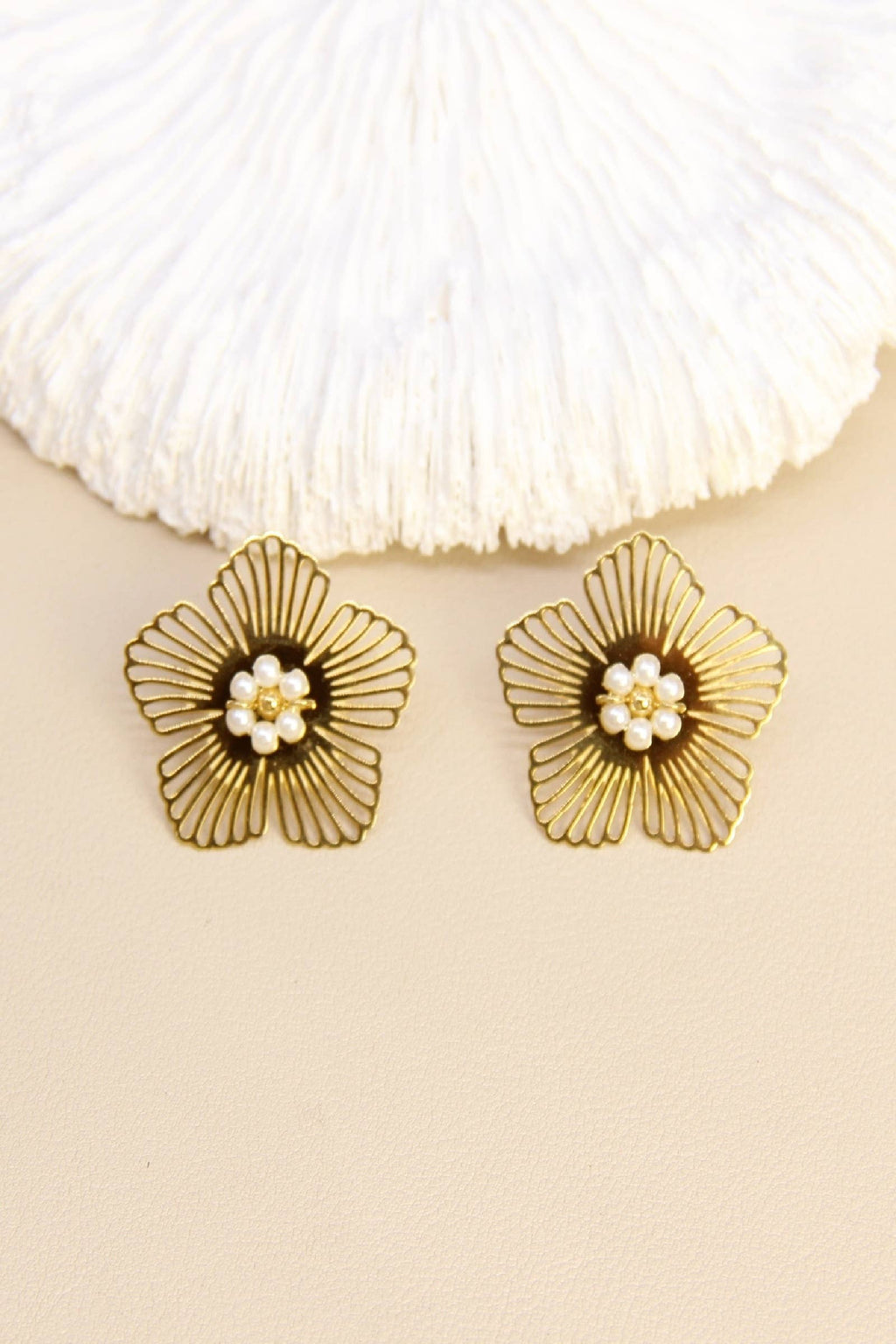 Boucles D’Oreilles Fleur – Élégance Vintage Et Féminité