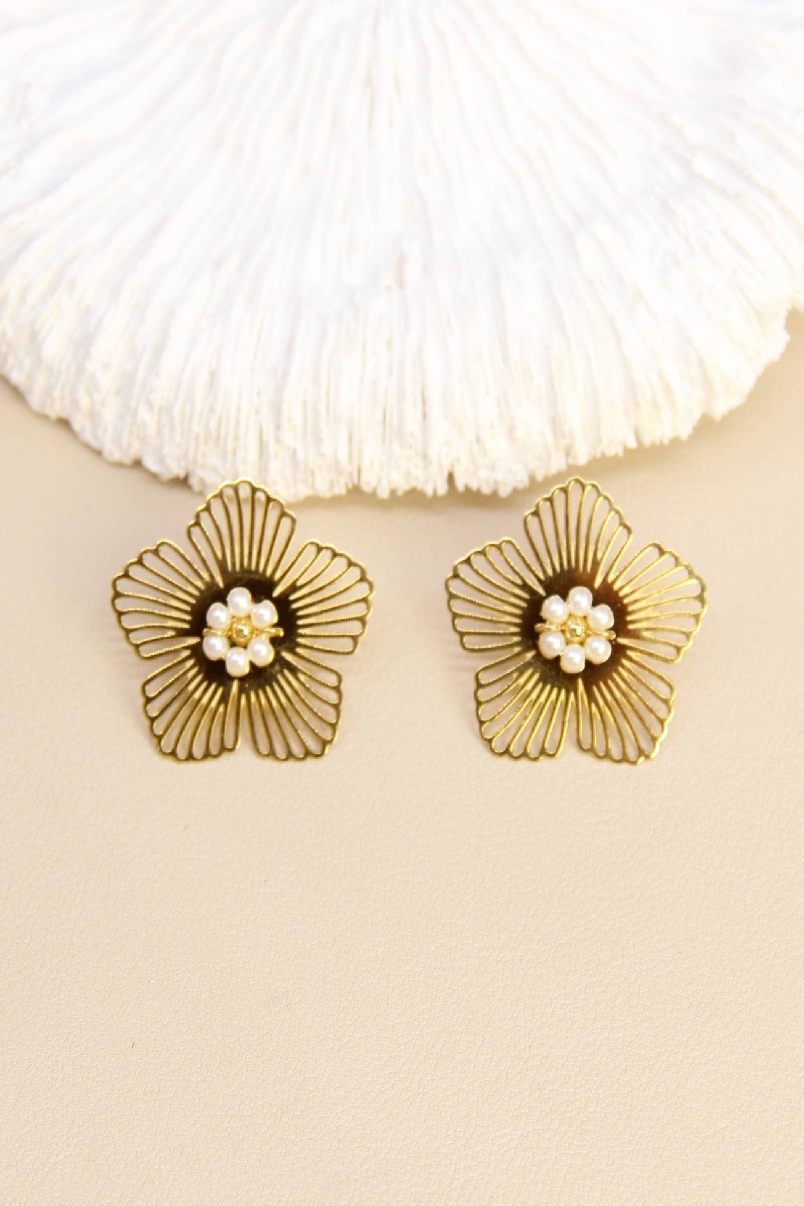 Boucles D’Oreilles Fleur – Élégance Vintage Et Féminité