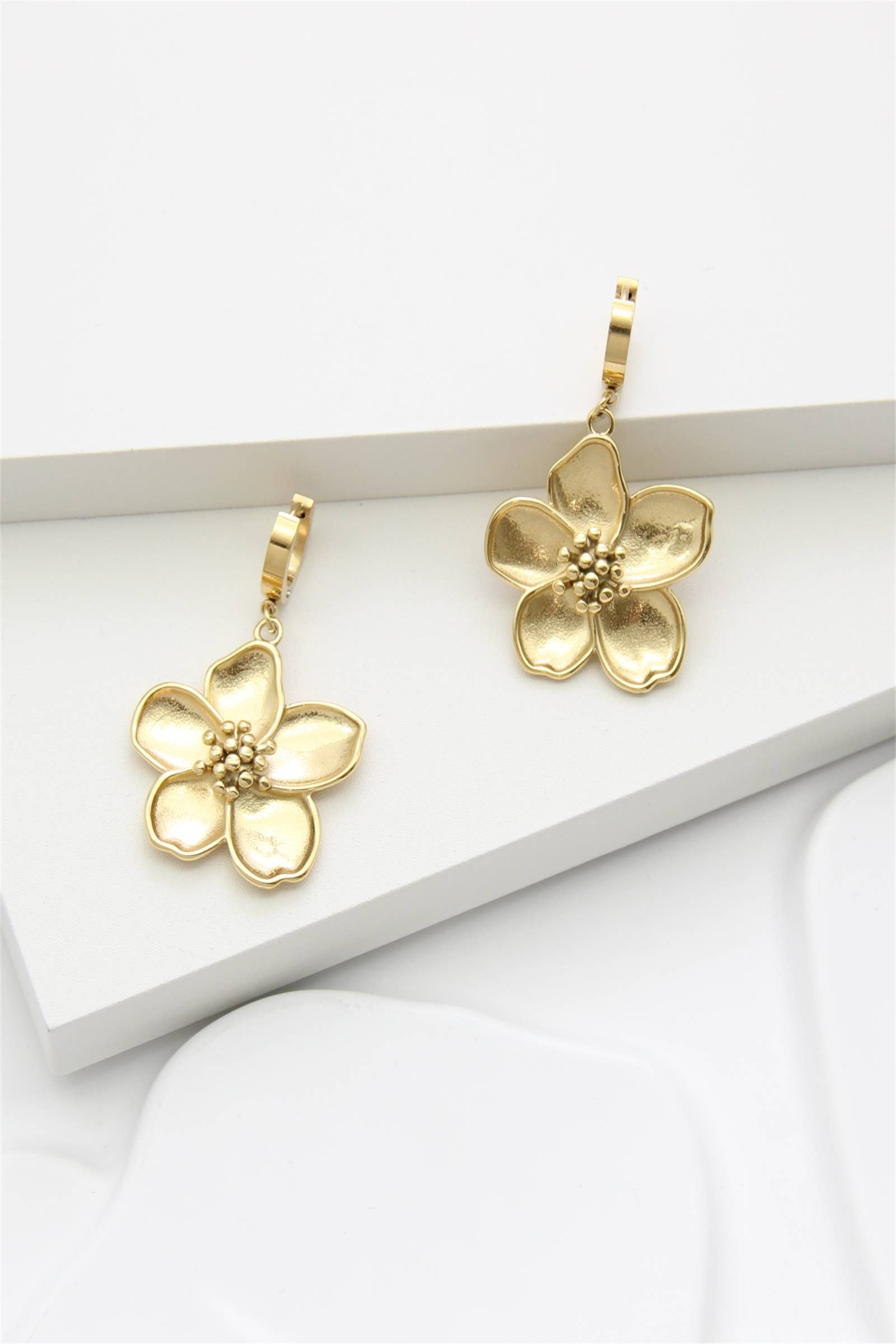 Boucles d’Oreilles Fleur en Acier Inoxydable Doré