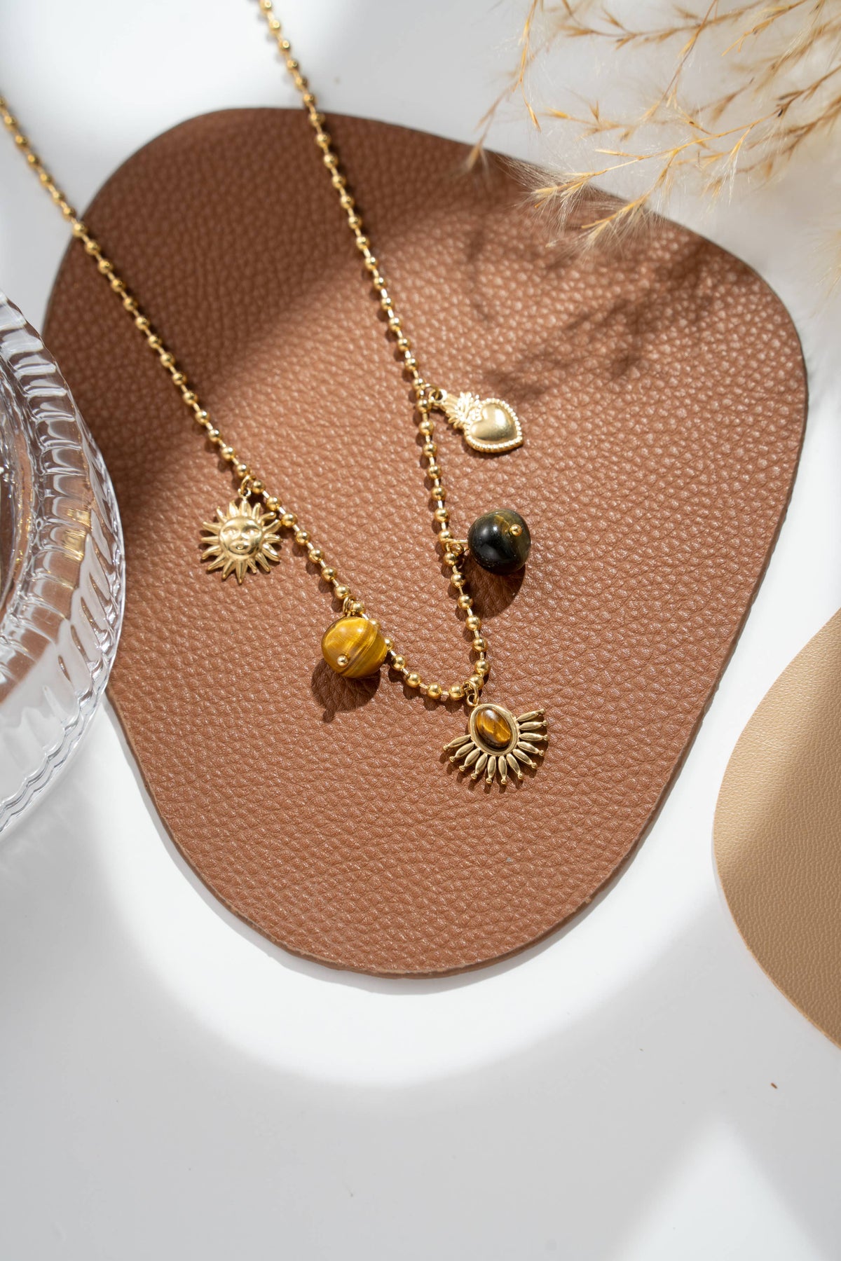 Collier doré solaire ambre tigre éclat chaud cœur lumineux