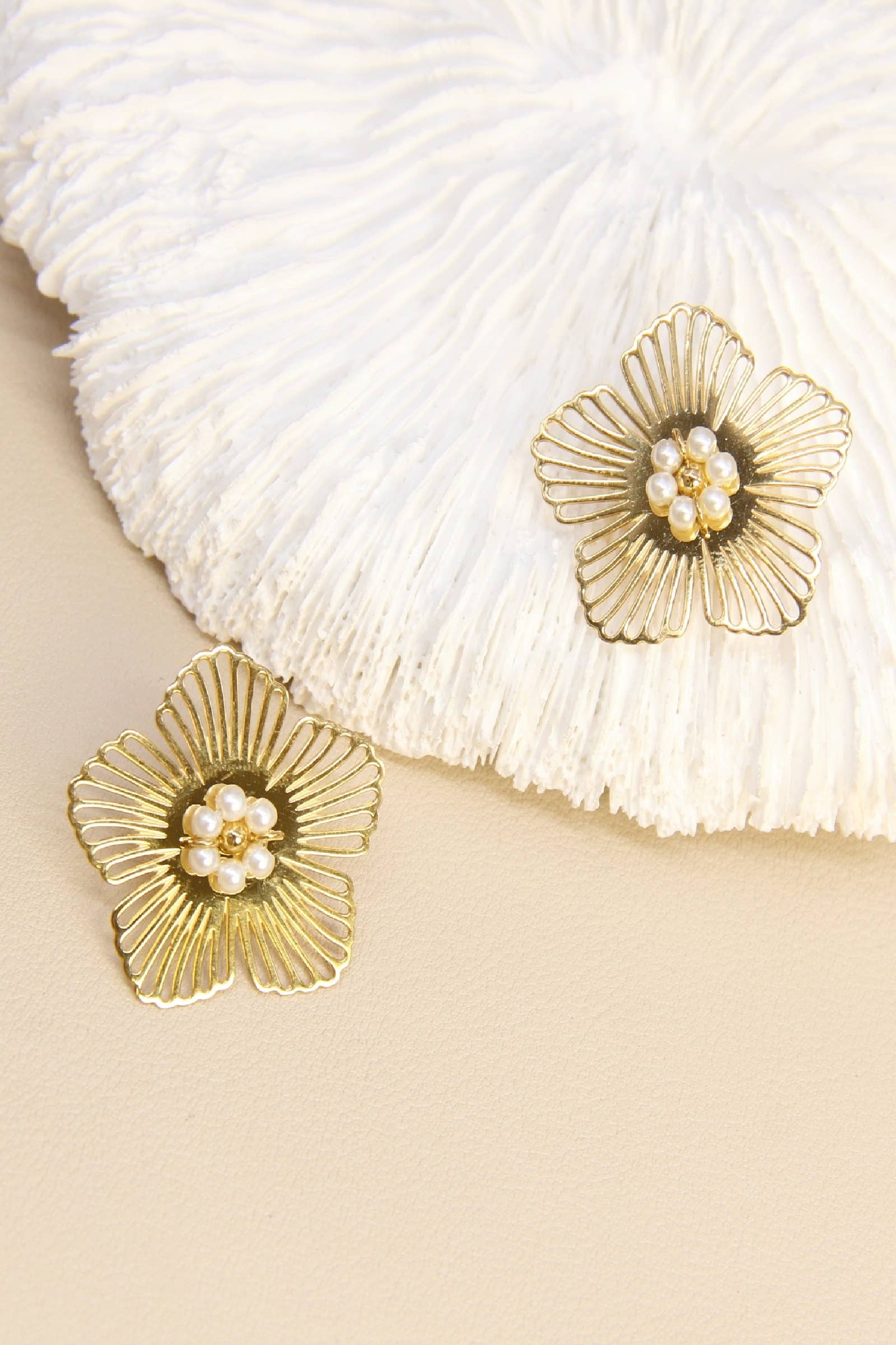 Boucles D’Oreilles Fleur – Élégance Vintage Et Féminité