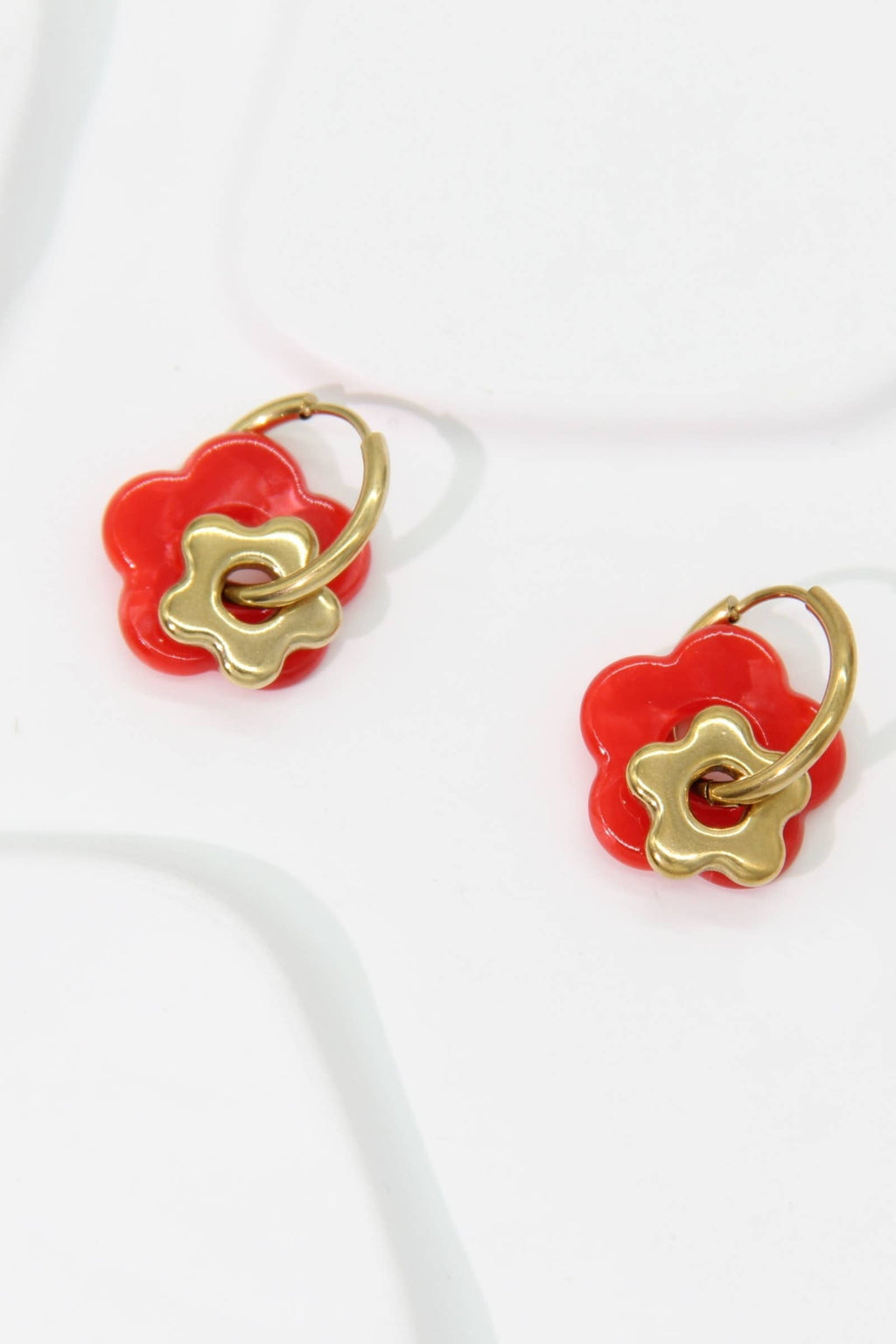 Boucles d’Oreilles Fleur Résine – Acier Inoxydable Doré
