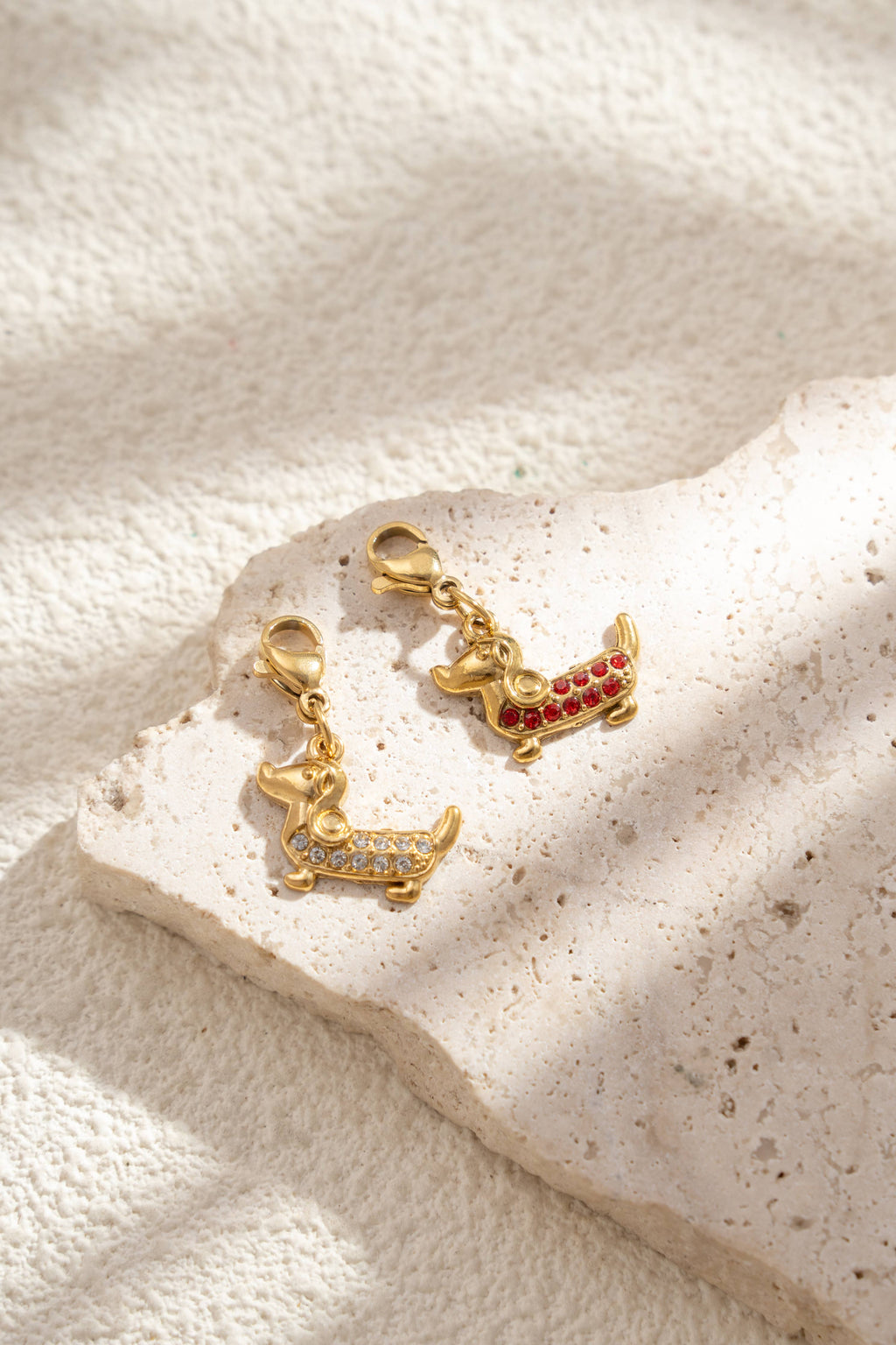 Charms teckel doré acier inoxydable chien brillants