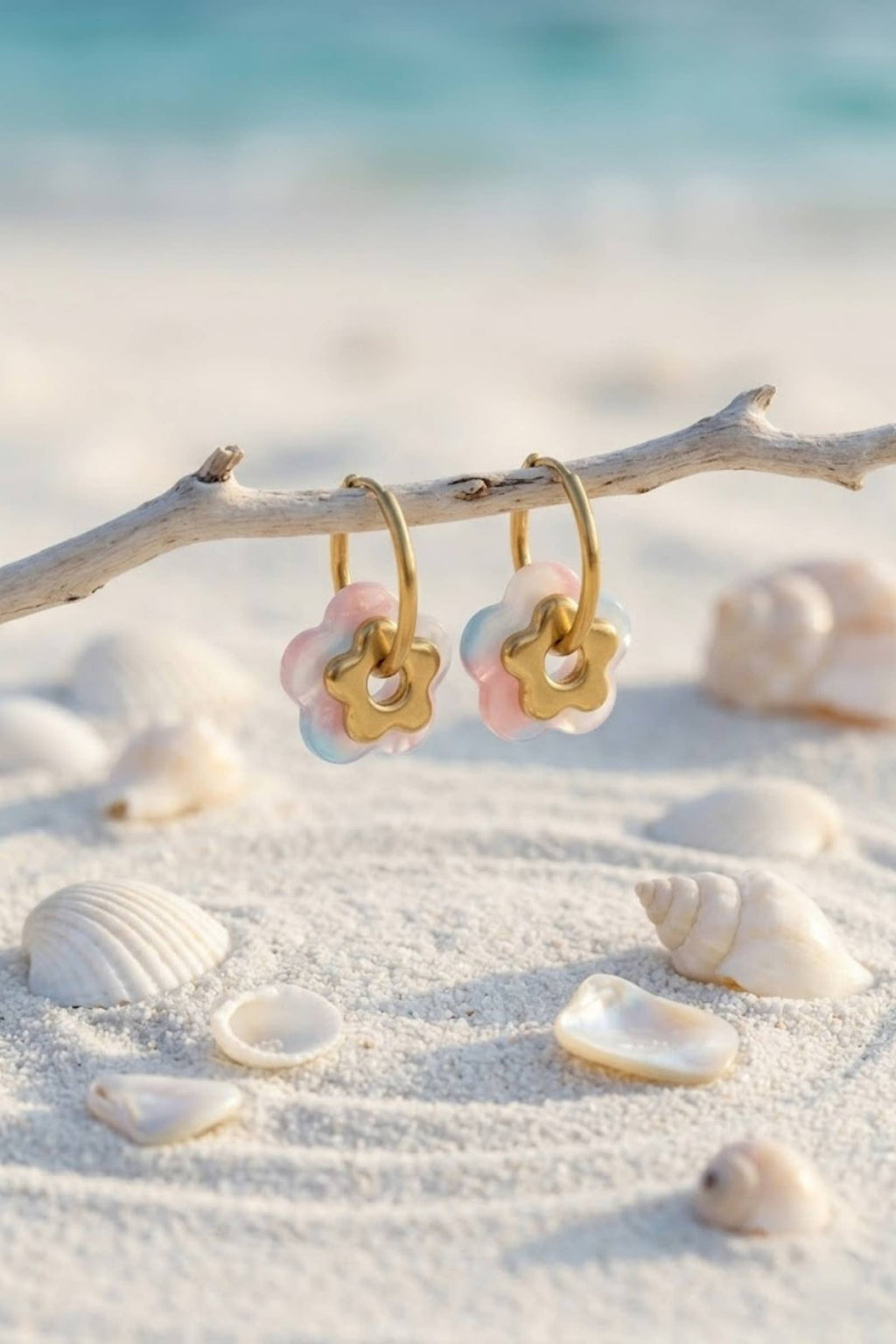 Boucles d’Oreilles Fleur Résine – Acier Inoxydable Doré